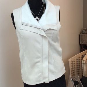 🎉2/15.00🎉Skies are blue suede vest w/ knit back XS, runs larger ,clean
